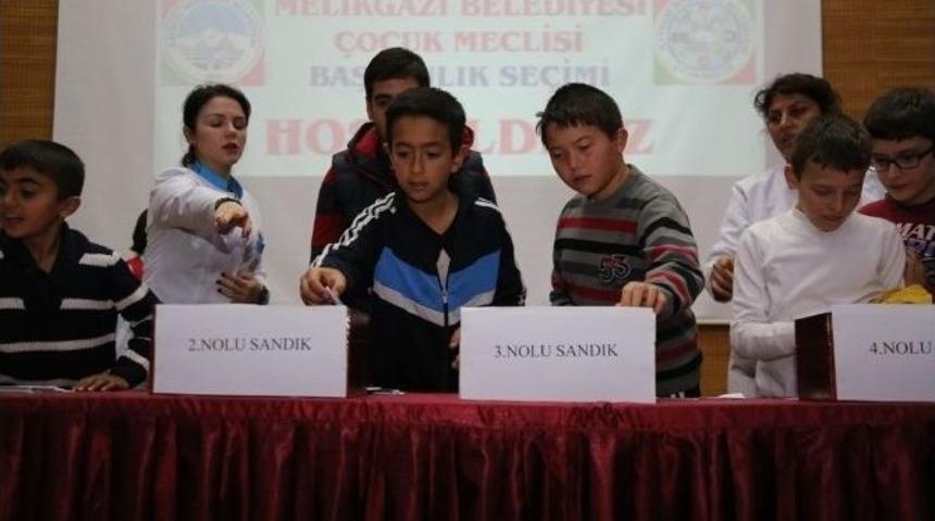 Melikgazi Belediyesi &Ccedil;ocuk Meclisinde Se&ccedil;im Heyecanı