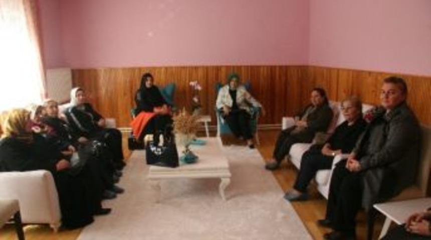 Protokol Eşlerinden Aile Ve Sosyal Politikalar İl M&uuml;d&uuml;rl&uuml;ğ&uuml;ne Ziyaret