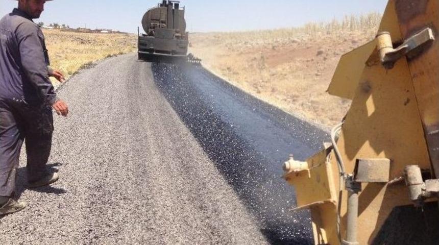 Diyarbakır B&uuml;y&uuml;kşehir Belediyesi Yol Yapım &Ccedil;alışmalarına Devam Ediyor