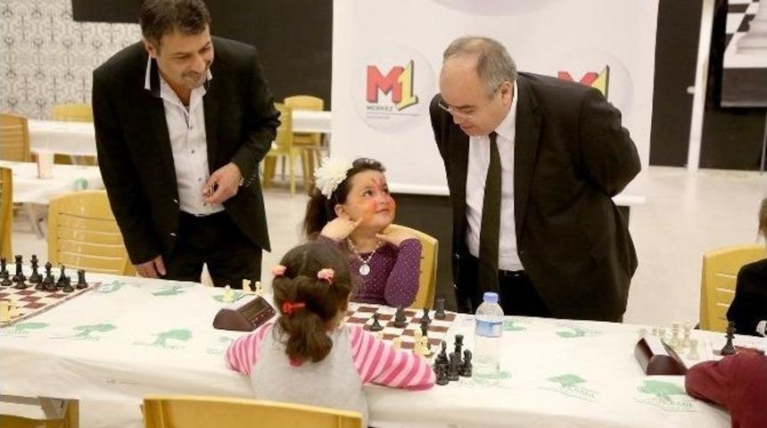 Minik Sporcular Dev Şenlikte Buluştu