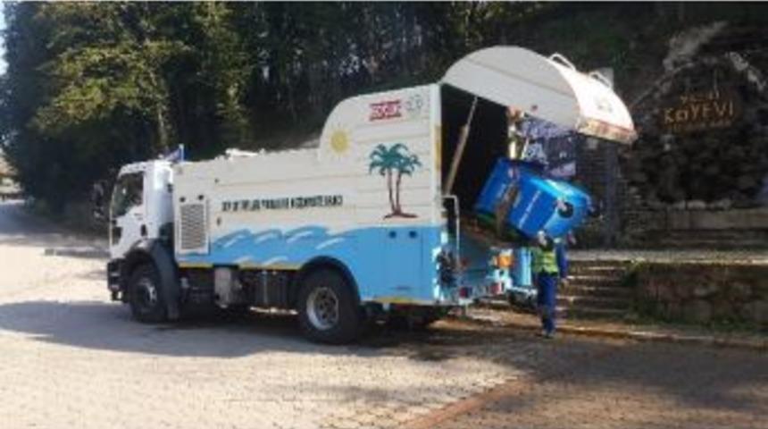 Kartepe&rsquo;de Konteynerler Dezenfekte Ediliyor