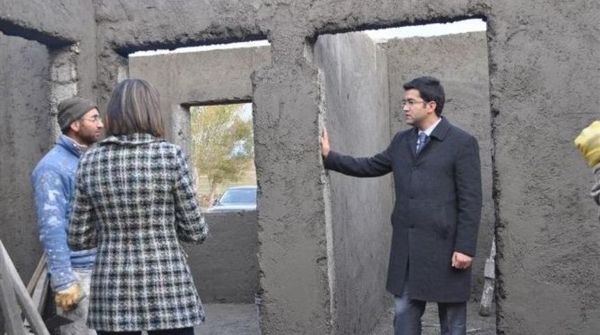 Arpa&ccedil;ay&rsquo;da Yardıma Muhta&ccedil; Vatandaşlar Yeni Evlerine Kavuşuyor