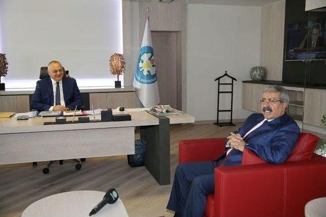 Chp&rsquo;li Başkanlardan Erg&uuml;n&rsquo;e &Ouml;vg&uuml; 1