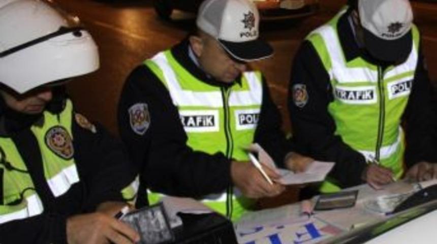 Trafik Ekipleri Hafta Sonu Ceza Yağdırdı