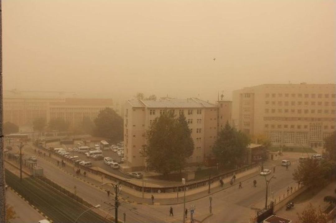 Toz Bulutu Kenti Sarıya Boyadı