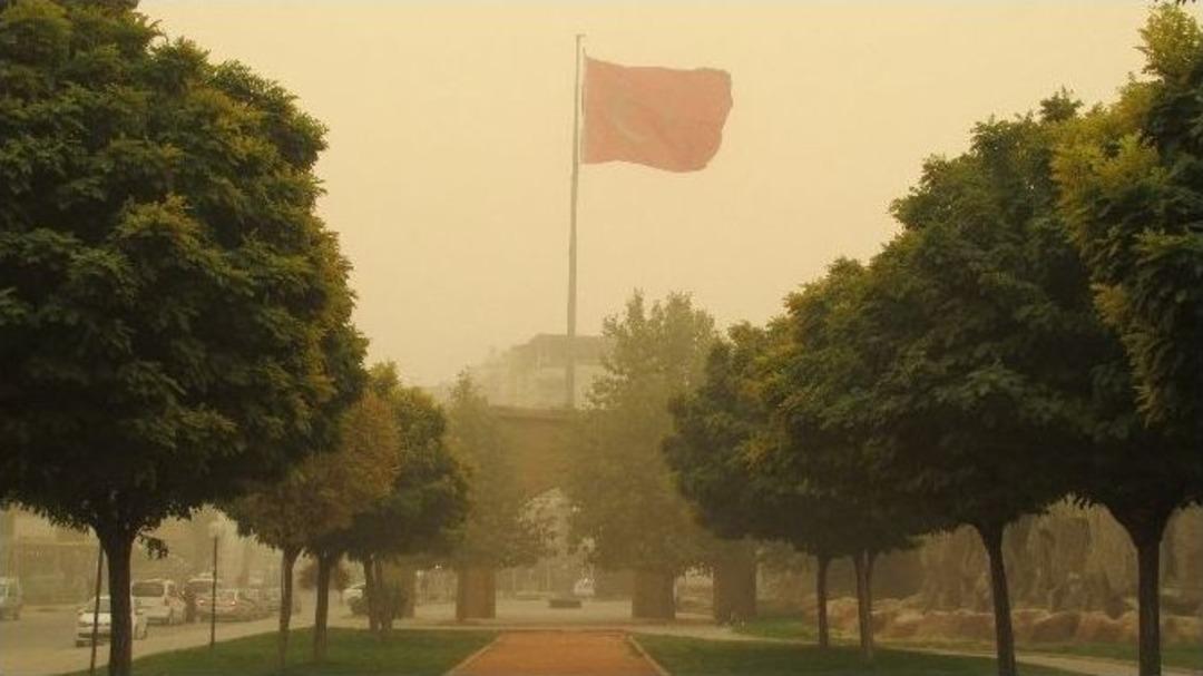 Gaziantep&rsquo;te Yoğun Toz Bulutu Hayatı Olumsuz Etkiledi