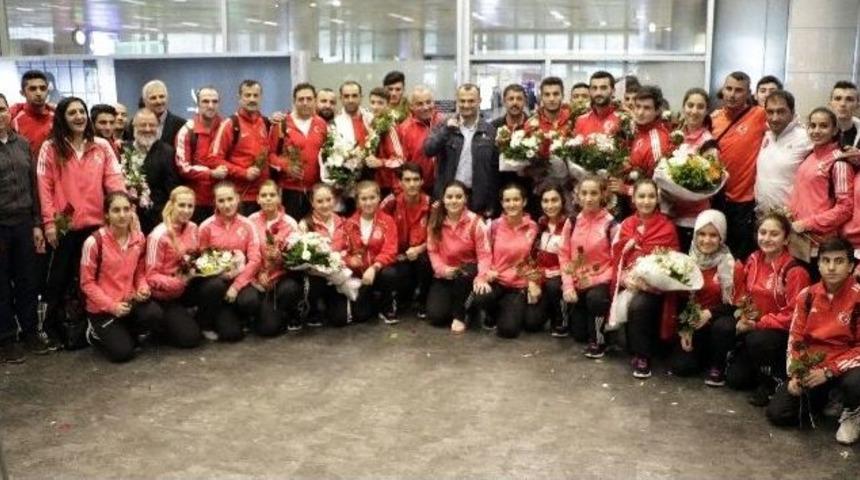 D&uuml;nya İkincisi Milliler Yurda D&ouml;nd&uuml;