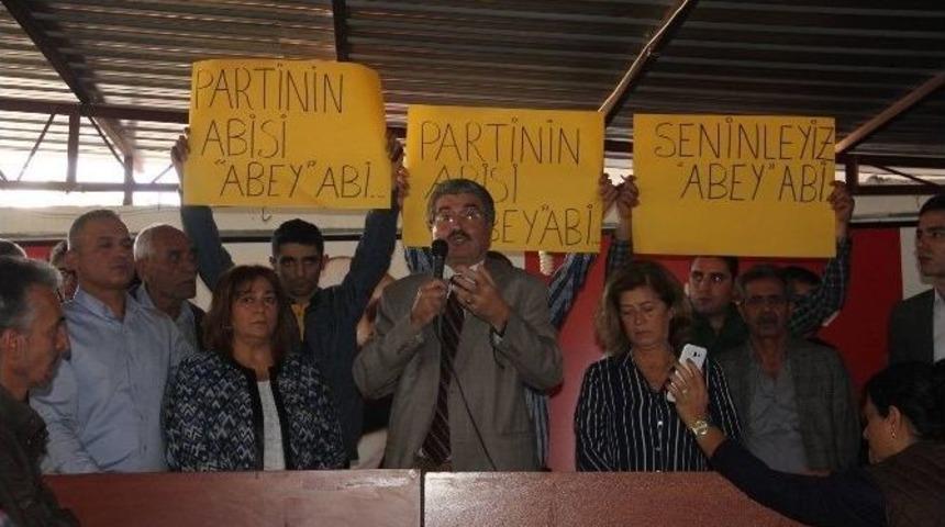 Chp&rsquo;li Başkanın "k&uuml;f&uuml;r Ve Baskın" İstifasına Partililer Engel Oldu
