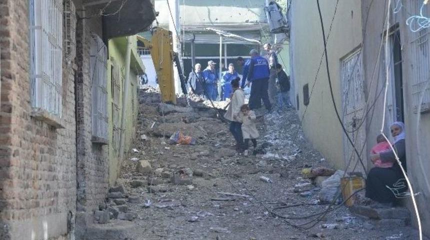 B&uuml;y&uuml;kşehir Belediyesi&rsquo;nin 51 Kişilik Teknik Ekibi Silvan&rsquo;a Gitti