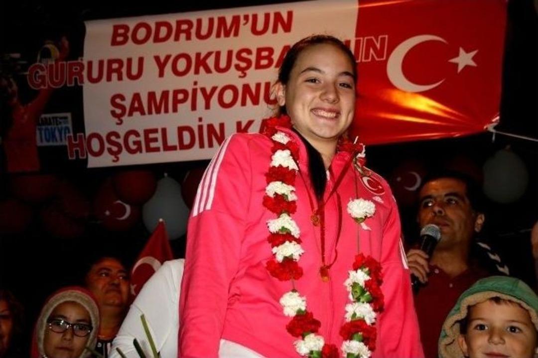 D&uuml;nya Şampiyonuna G&ouml;rkemli Karşılama