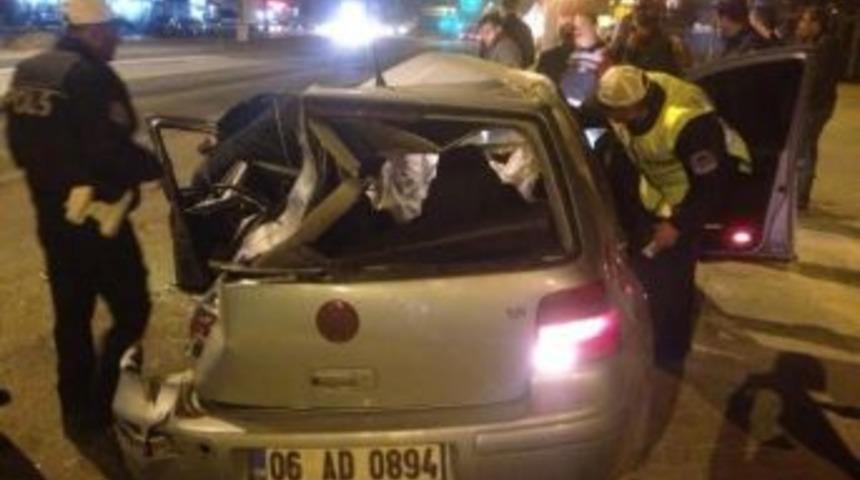 Otomobil Park Halindeki Tır&rsquo;a &Ccedil;arptı: 2&rsquo;si Ağır 4 Yaralı