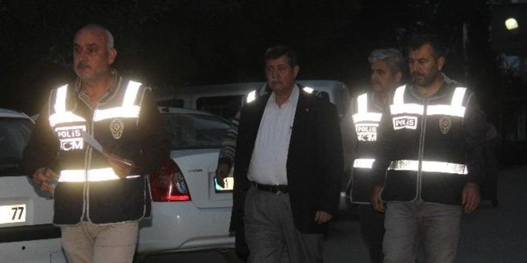 Adana&rsquo;da Dernek Operasyonu: 8 G&ouml;zaltı