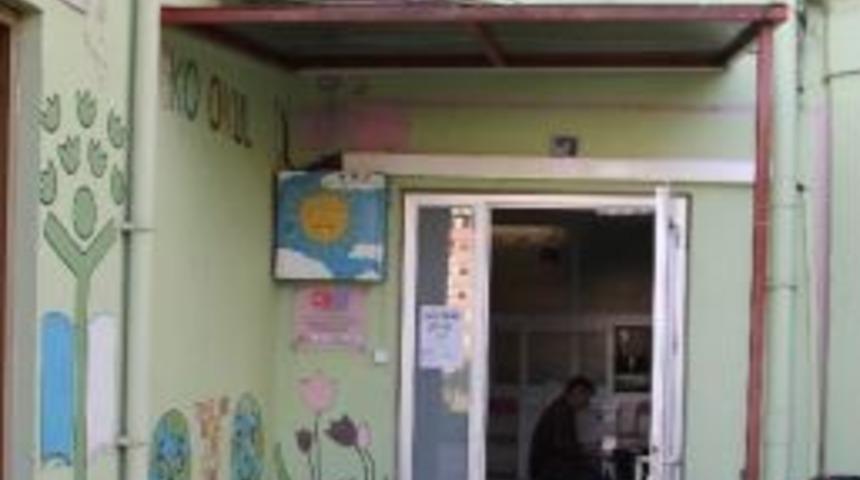 Hırsız Anaokulunun Bilgisayarını &Ccedil;aldı