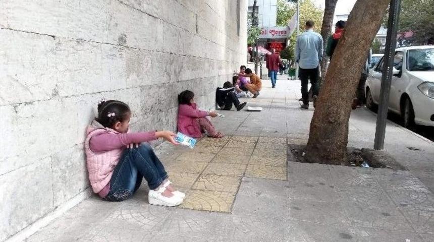 Dilenci Suriyeli &Ccedil;ocuklar Kur&rsquo;an Kursu İle Sokaklardan &Ccedil;ekiliyor