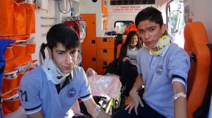 Kırıkkale&rsquo;de &Ouml;ğrenci Servisi Kaza Yaptı: 1 Ağır 16 Yaralı