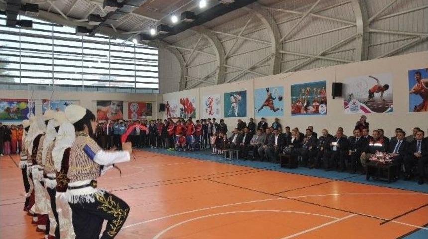 2 Bin 500 Sporcunun Katıldığı Okul Sporları Başladı