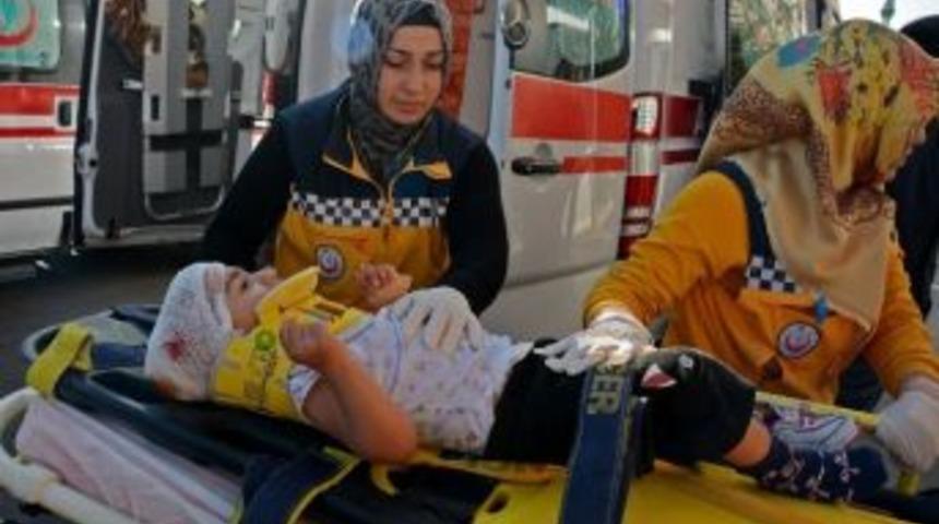 Bir Yaşındaki &Ccedil;ocuk Minib&uuml;sten D&uuml;şerek Yaralandı