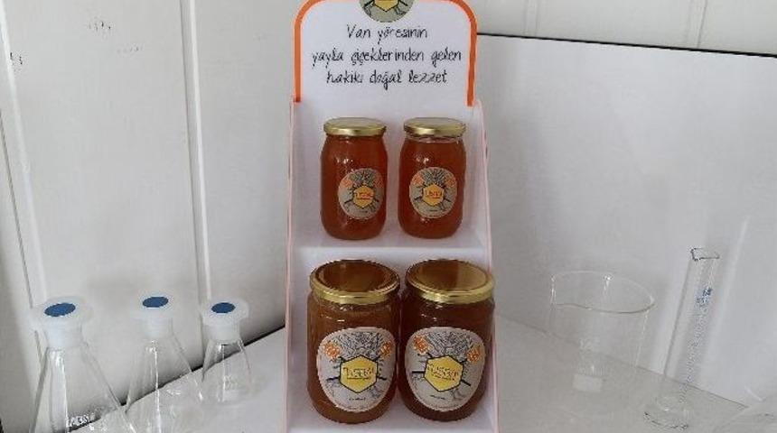 Kadınların &Uuml;rettiği &rsquo;tuşbal&rsquo; Marka Olma Yolunda