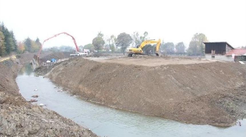 B&uuml;y&uuml;ksu Deresi Su Sporları Ve Sahil Projesi&rsquo;nin Yapımı Devam Ediyor