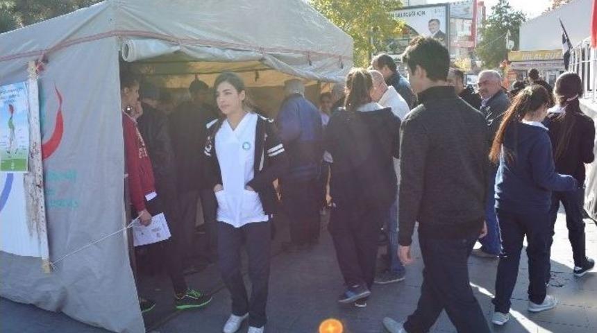 Vatandaşlara &Uuml;cretsiz Şeker Testi Yapılıyor