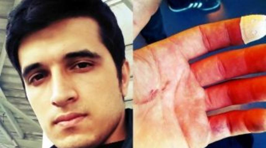 Metronun &Ouml;n&uuml;ne Atladı, Kediyi Kurtardı