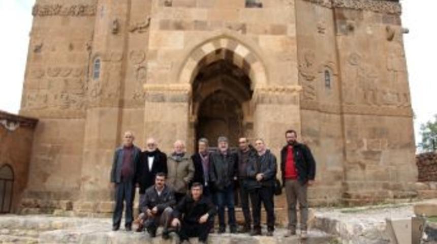 Gazeteciler Akdamar Adası&rsquo;nı Gezdi