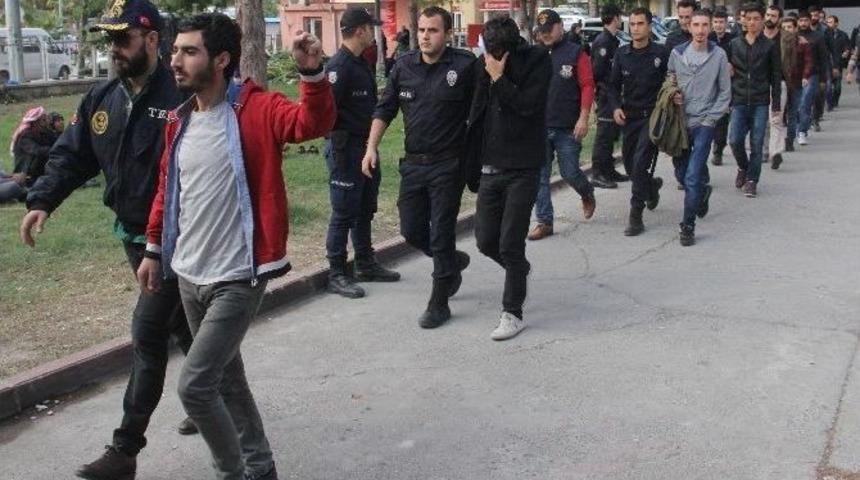 Beş Üniversiteli Terör Örgütü Üyesi Olmaktan Tutuklandı