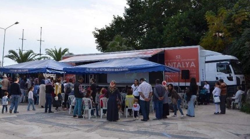 İl&ccedil;elere Tır Dolusu Sinema