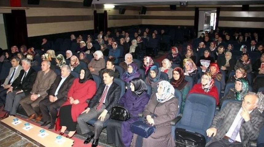 &ldquo;aile Okulu&rdquo; Konferansı D&uuml;zenlendi