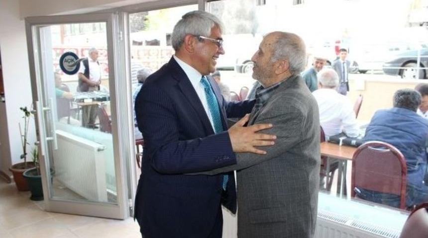 Başkan Kara&ccedil;anta&rsquo;ya Mahallelerde Sevgiyle Karşılanıyor