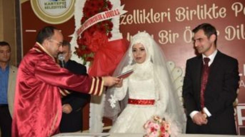Başkan &Uuml;z&uuml;lmez, Kartepeliler&rsquo;in Mutluluğuna Ortak Oldu