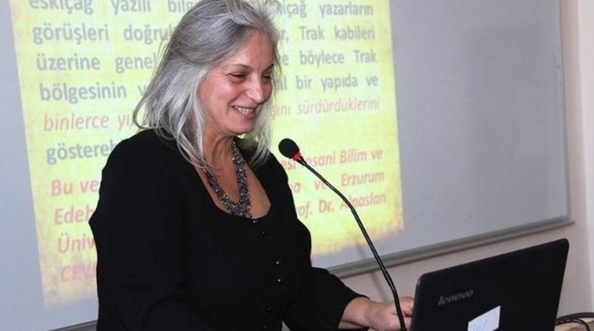 Do&ccedil; Dr. Sandalcı &ldquo;eski&ccedil;ağ Yazılı Kaynaklarında Traklar&rdquo;ı Ar&uuml;&rsquo;de Anlattı