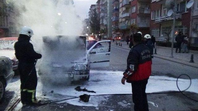 Park Halindeki Araçta Yangın