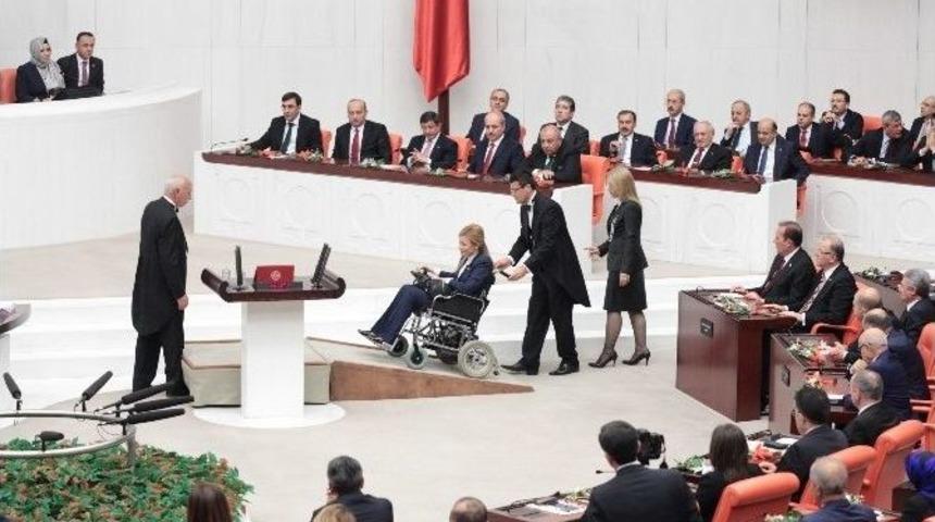 İlk Yemini Bennur Karaburun Etti