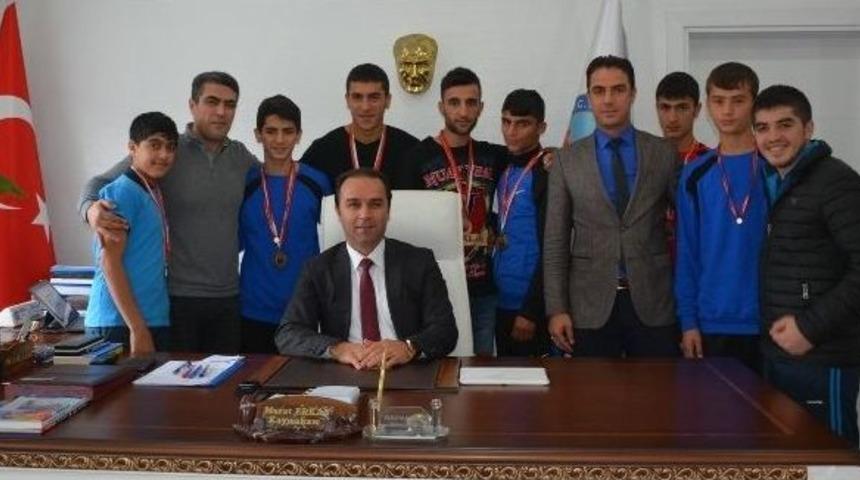 Tatvanlı Sporcular Derecelerle Döndü