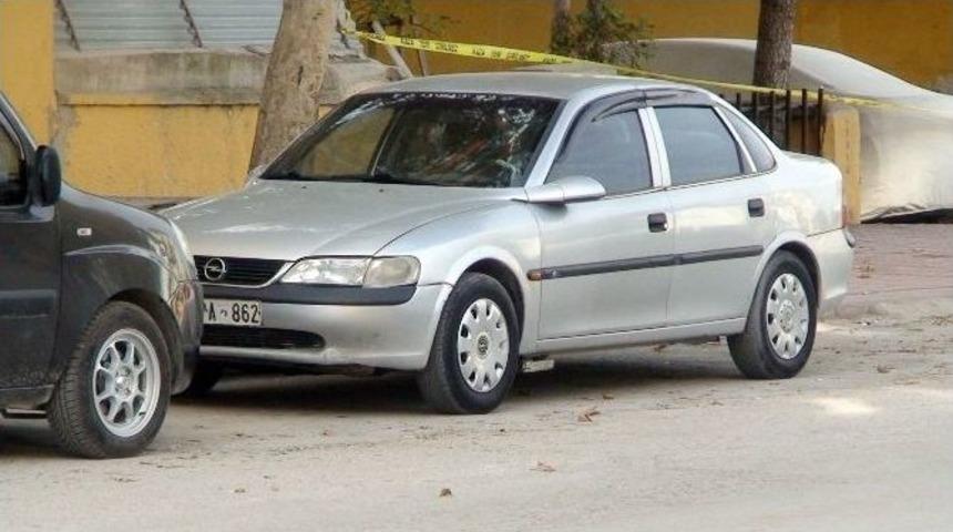 Polise Ait Otomobilinin Altına Yerleştirilen D&uuml;zenek Bomba &Ccedil;ıktı