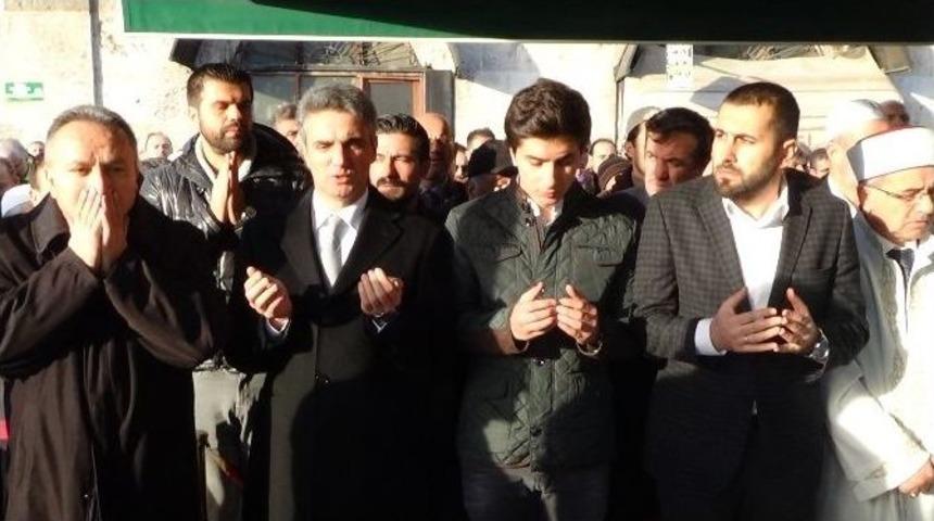 Bolu&rsquo;da Nakşibendi Şeyhi&rsquo;nin Gelini Toprağa Verildi