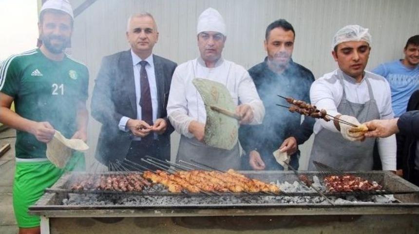 Şanlıurfaspor&rsquo;da Alanyaspor Ma&ccedil;ı &Ouml;ncesi Mangal Keyfi