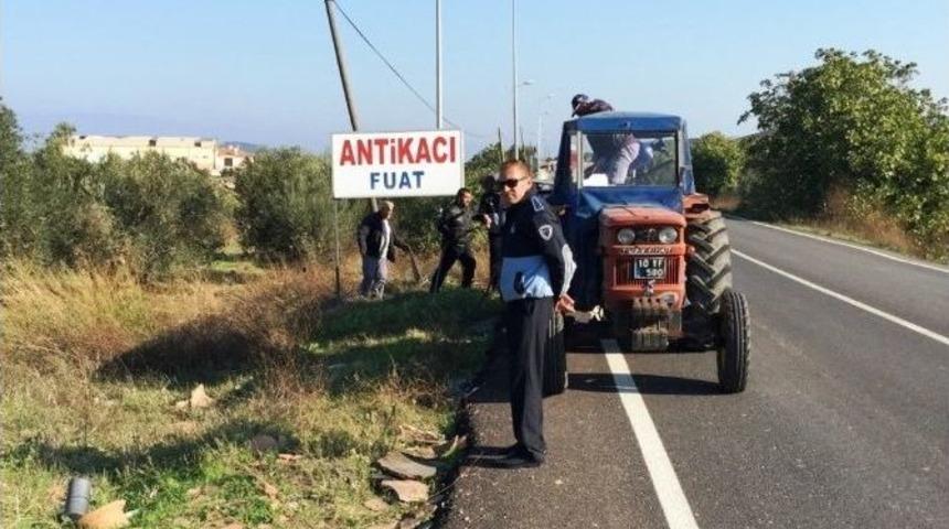 Ayvalık Belediye Zabıtasından Tabela Operasyonu