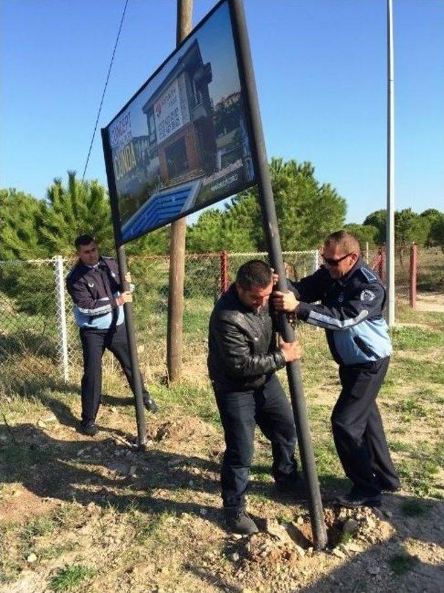 Ayvalık Belediye Zabıtasından Tabela Operasyonu