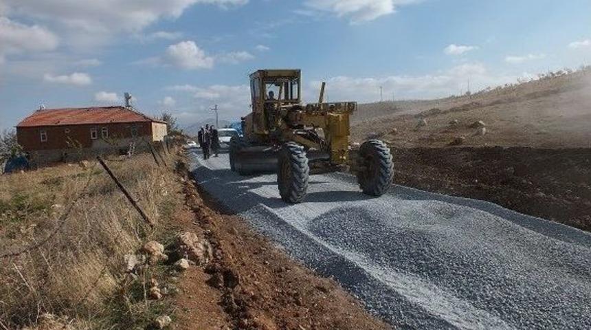 &Uuml;z&uuml;ml&uuml; Mahallesi&rsquo;nin Yolları Yapılıyor