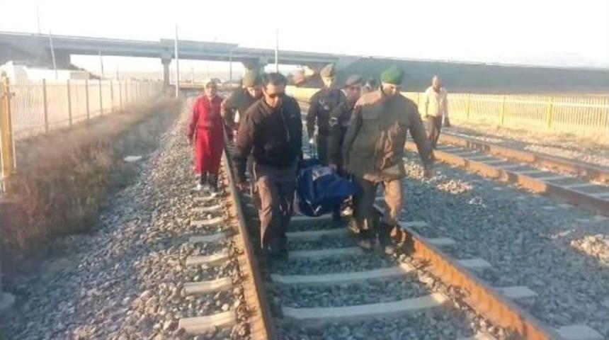 Belediye Memuru Trenin &Ouml;n&uuml;ne Atlayıp İntihar Etti