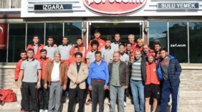 (tekrar) Aksaray 1989 Spor Moral Yemeğinde Buluştu