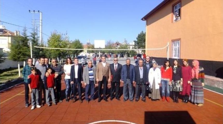 Kaymaklı Atat&uuml;rk Ortaokulu Yumuşak Zemin Sahaya Kavuştu