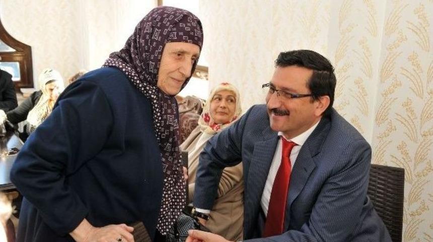 Başkan Ak&rsquo;tan Komşularına Kahve İkramı