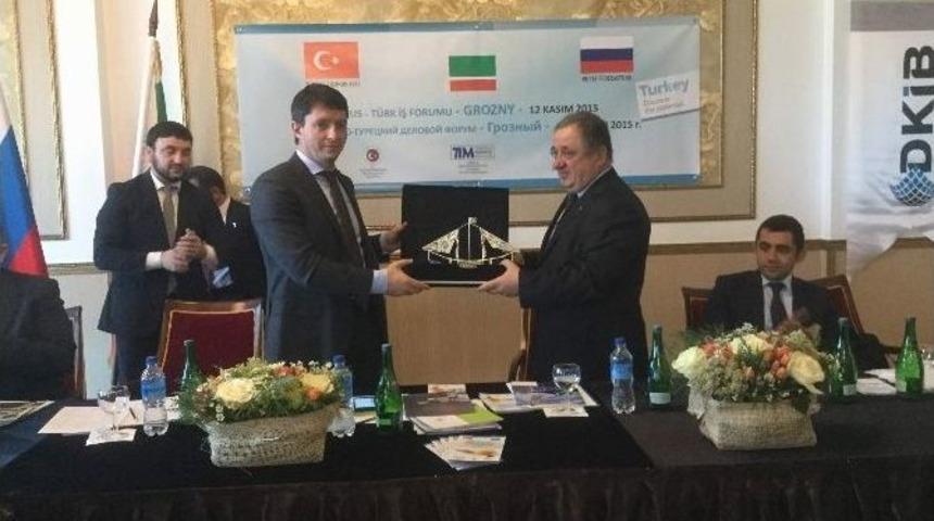 &Ccedil;e&ccedil;enistan&rsquo;a T&uuml;rkiye&rsquo;den İlk Resmi Ticaret Heyeti Gitti