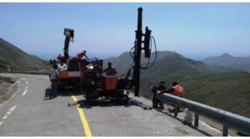 Köylere Parke Taş Döşeniyor