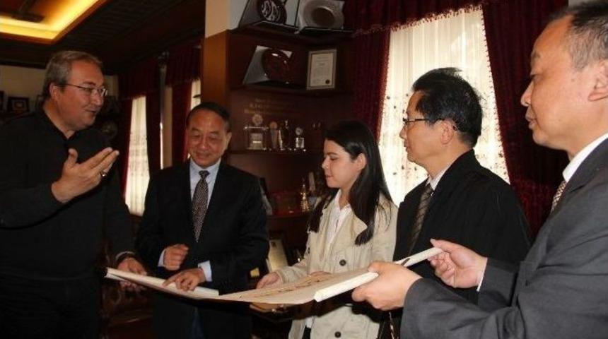 &Ccedil;in Deyang Belediyesi Meclis &Uuml;yeleri İle İş Adamları &Uuml;nver&rsquo;i Ziyaret Etti