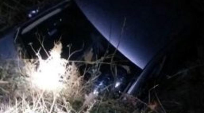 Adıyaman&rsquo;da Otomobil Şarampole Yuvarlandı: 4 Yaralı