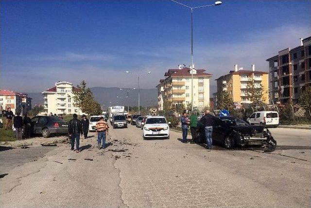 Hamile Kadın Kazadan Kıl Payı Kurtuldu